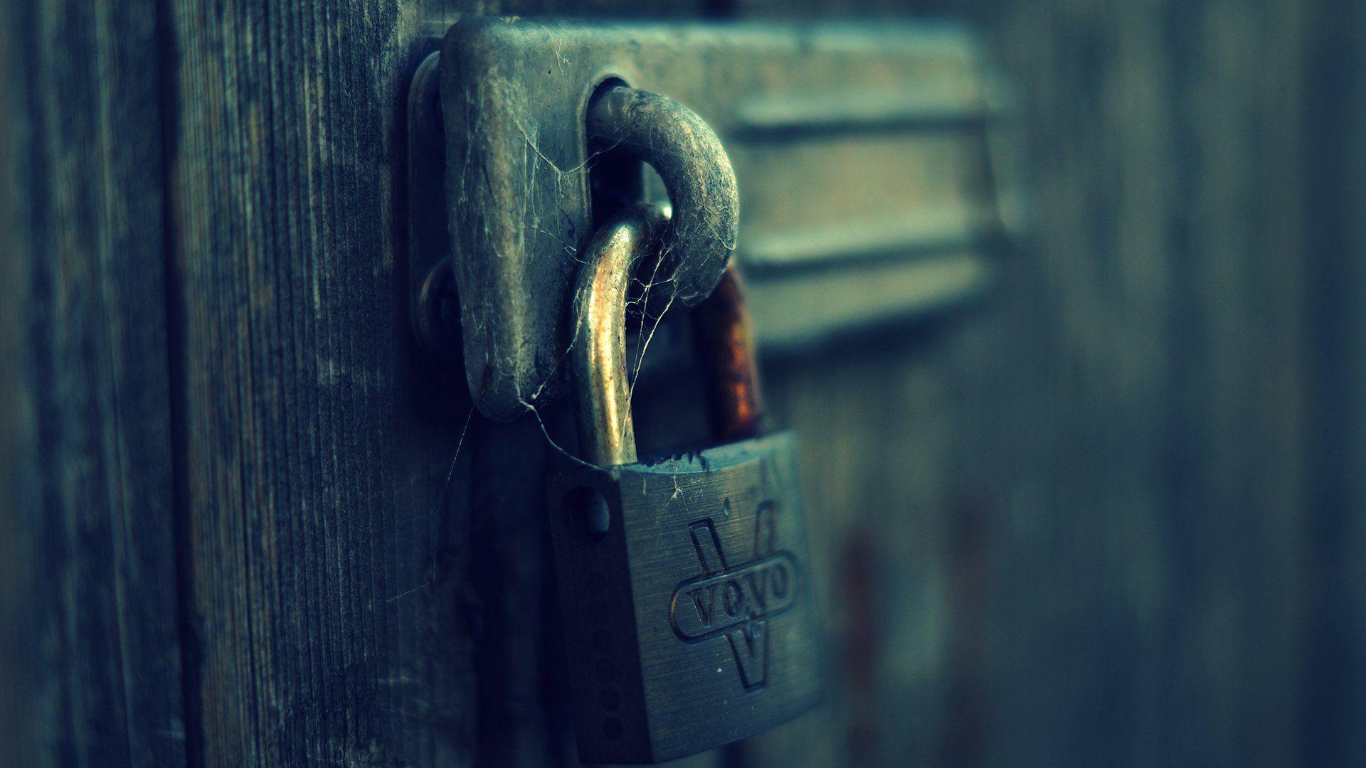Locks: The Key to Challenging Escape Rooms